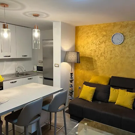 Mali Stan Apartment *